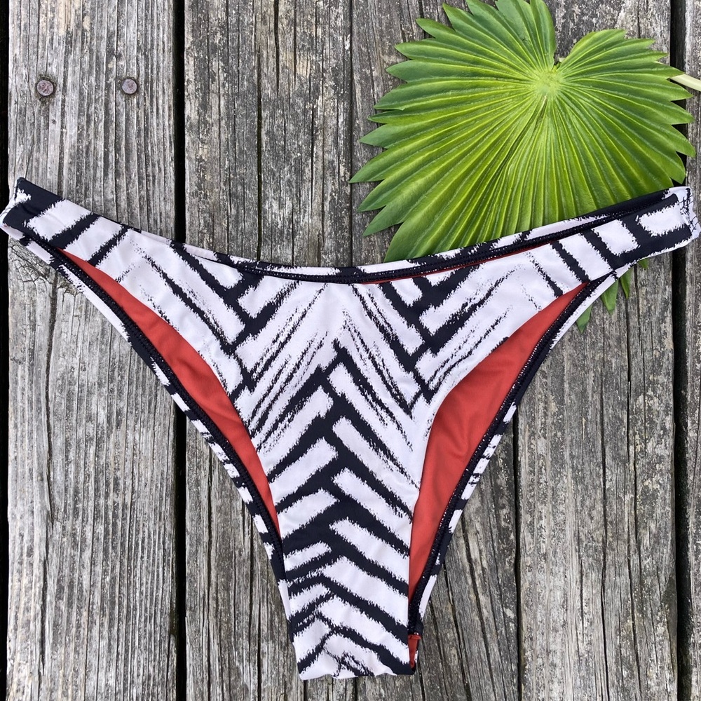JOLYN Surf Bottoms - Pacific Kelia French Cut Bikini Bottoms - M